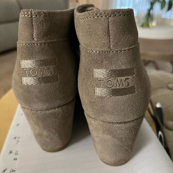 Toms Suede Tan/Brown Wedges Booties Size: 9 - Picture 5 of 6